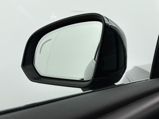 Volvo  XC40 Recharge P8 AWD R-Design | 19" Allseason | Trekhaak | Parkeercamera | Stoel/Stuur/Achterbankverwa... ActivLease financial lease