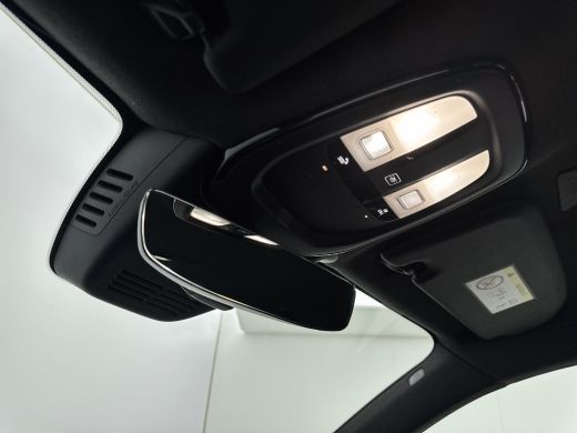 Volvo  XC40 Recharge P8 AWD R-Design | 19" Allseason | Trekhaak | Parkeercamera | Stoel/Stuur/Achterbankverwa... ActivLease financial lease