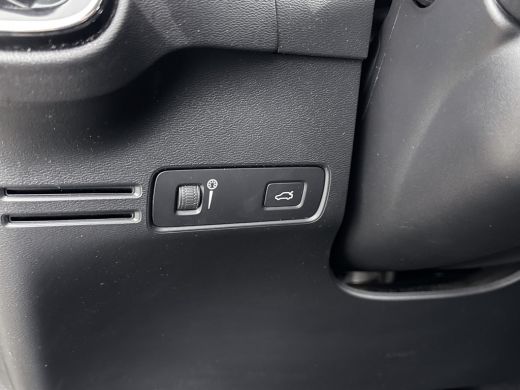 Volvo  XC40 Recharge P8 AWD R-Design | 19" Allseason | Trekhaak | Parkeercamera | Stoel/Stuur/Achterbankverwa... ActivLease financial lease