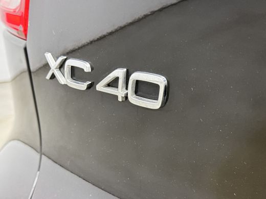Volvo  XC40 Recharge P8 AWD R-Design | 19" Allseason | Trekhaak | Parkeercamera | Stoel/Stuur/Achterbankverwa... ActivLease financial lease