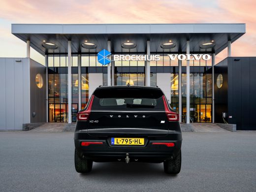 Volvo  XC40 Recharge P8 AWD R-Design | 19" Allseason | Trekhaak | Parkeercamera | Stoel/Stuur/Achterbankverwa... ActivLease financial lease
