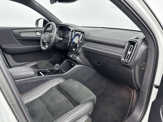 Volvo  XC40 T5 Recharge R-Design | 19" | Leder/Nubuck | Panoramadak | Trekhaak | Stoel/Stuurverwarming | Park... ActivLease financial lease