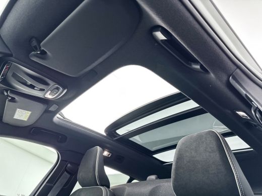 Volvo  XC40 T5 Recharge R-Design | 19" | Leder/Nubuck | Panoramadak | Trekhaak | Stoel/Stuurverwarming | Park... ActivLease financial lease