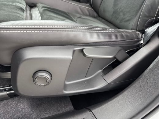 Volvo  XC40 T5 Recharge R-Design | 19" | Leder/Nubuck | Panoramadak | Trekhaak | Stoel/Stuurverwarming | Park... ActivLease financial lease