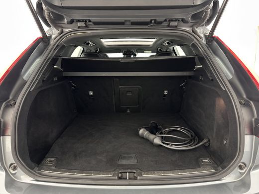 Volvo  XC60 2.0 T8 Twin Engine AWD R-Design (INCL.BTW) *PANO | LEATHER-MICROFIBRE | FULL-LED | KEYLESS | AIR-... ActivLease financial lease
