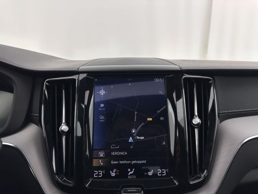 Volvo  XC60 2.0 T8 Twin Engine AWD R-Design (INCL.BTW) *PANO | LEATHER-MICROFIBRE | FULL-LED | KEYLESS | AIR-... ActivLease financial lease
