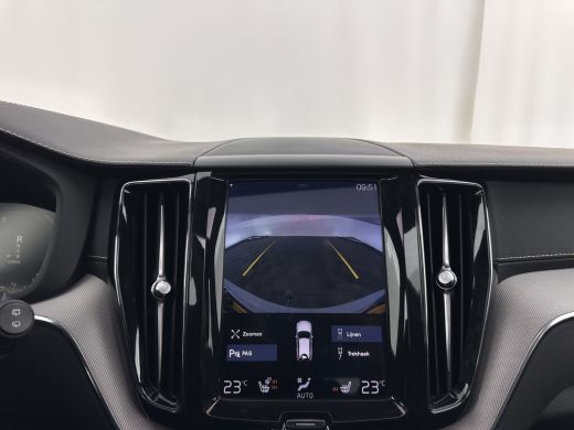 Volvo  XC60 2.0 T8 Twin Engine AWD R-Design (INCL.BTW) *PANO | LEATHER-MICROFIBRE | FULL-LED | KEYLESS | AIR-... ActivLease financial lease
