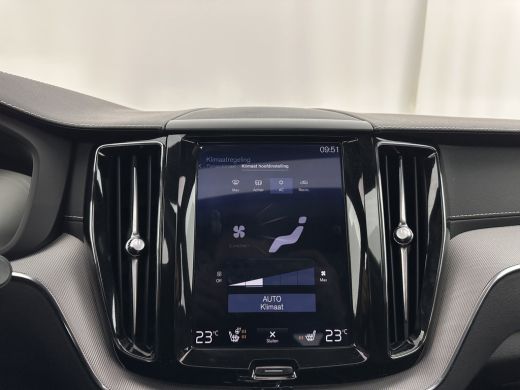Volvo  XC60 2.0 T8 Twin Engine AWD R-Design (INCL.BTW) *PANO | LEATHER-MICROFIBRE | FULL-LED | KEYLESS | AIR-... ActivLease financial lease