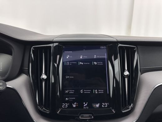 Volvo  XC60 2.0 T8 Twin Engine AWD R-Design (INCL.BTW) *PANO | LEATHER-MICROFIBRE | FULL-LED | KEYLESS | AIR-... ActivLease financial lease