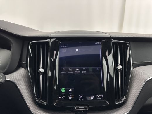 Volvo  XC60 2.0 T8 Twin Engine AWD R-Design (INCL.BTW) *PANO | LEATHER-MICROFIBRE | FULL-LED | KEYLESS | AIR-... ActivLease financial lease