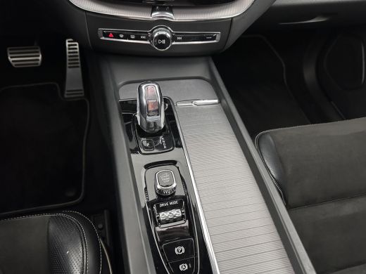 Volvo  XC60 2.0 T8 Twin Engine AWD R-Design (INCL.BTW) *PANO | LEATHER-MICROFIBRE | FULL-LED | KEYLESS | AIR-... ActivLease financial lease