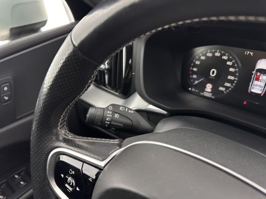 Volvo  XC60 2.0 T8 Twin Engine AWD R-Design (INCL.BTW) *PANO | LEATHER-MICROFIBRE | FULL-LED | KEYLESS | AIR-... ActivLease financial lease
