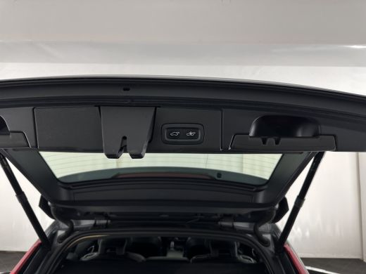 Volvo  XC60 2.0 T8 Twin Engine AWD R-Design (INCL.BTW) *PANO | LEATHER-MICROFIBRE | FULL-LED | KEYLESS | AIR-... ActivLease financial lease