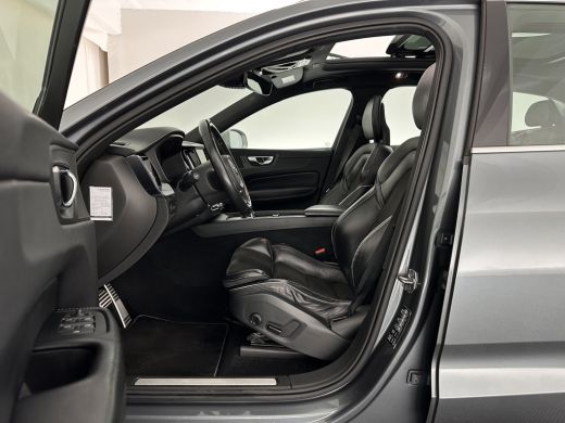 Volvo  XC60 2.0 T8 Twin Engine AWD R-Design (INCL.BTW) *PANO | LEATHER-MICROFIBRE | FULL-LED | KEYLESS | AIR-... ActivLease financial lease