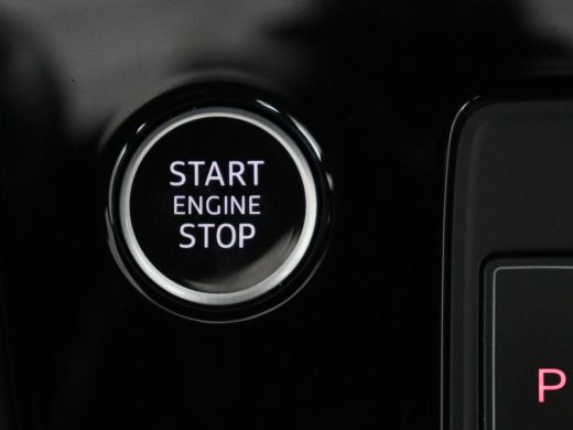 Audi A3 30 TFSI Advanced edition | Stoelverwarming | Adaptive cruise | Keyless | Camera | Carplay | Audi ... ActivLease financial lease