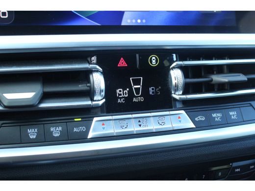 BMW 3 Serie 3-serie Touring 320i Business Ed. M-Sport | Leder | Trekh. | 19" LMV | Climate & Cruise C. | Navi... ActivLease financial lease