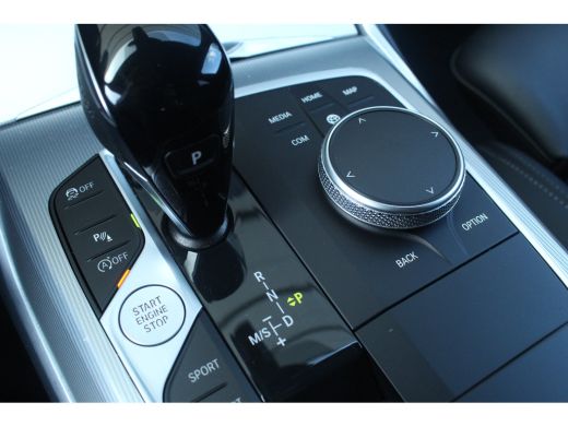 BMW 3 Serie 3-serie Touring 320i Business Ed. M-Sport | Leder | Trekh. | 19" LMV | Climate & Cruise C. | Navi... ActivLease financial lease
