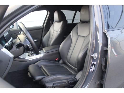BMW 3 Serie 3-serie Touring 320i Business Ed. M-Sport | Leder | Trekh. | 19" LMV | Climate & Cruise C. | Navi... ActivLease financial lease