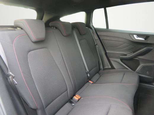 Ford Focus 1.0 EcoBoost ST Line 125pk | Winterpack | 18"LMV | Led Koplampen ActivLease financial lease