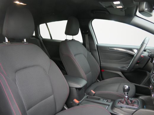 Ford Focus 1.0 EcoBoost ST Line 125pk | Winterpack | 18"LMV | Led Koplampen ActivLease financial lease