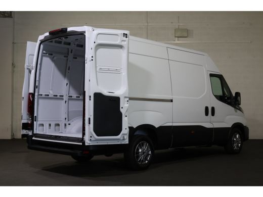 Iveco Daily 35S21 3.0 210pk Hi-Matic Automaat Navigatie Camera ActivLease financial lease