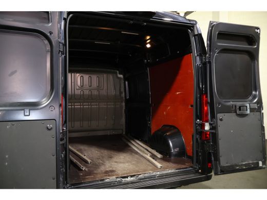 Peugeot Boxer 2.2 BlueHDi 180pk Automaat Glasresteel ActivLease financial lease