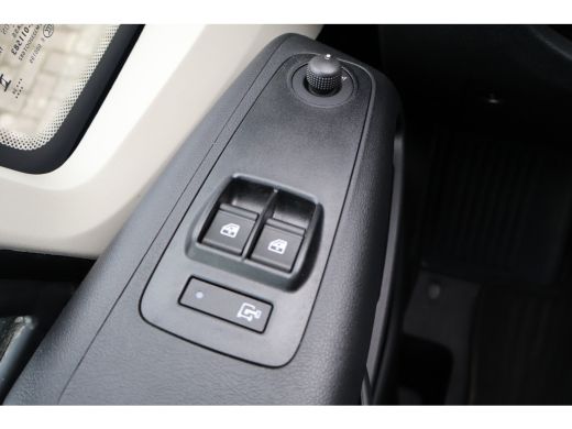 Peugeot Boxer 2.2 BlueHDi 180pk Automaat Glasresteel ActivLease financial lease