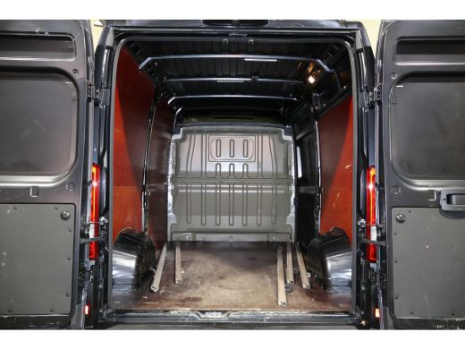 Peugeot Boxer 2.2 BlueHDi 180pk Automaat Glasresteel ActivLease financial lease