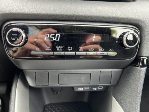 Toyota Yaris 1.5 Hybrid 115 Comfort ActivLease financial lease