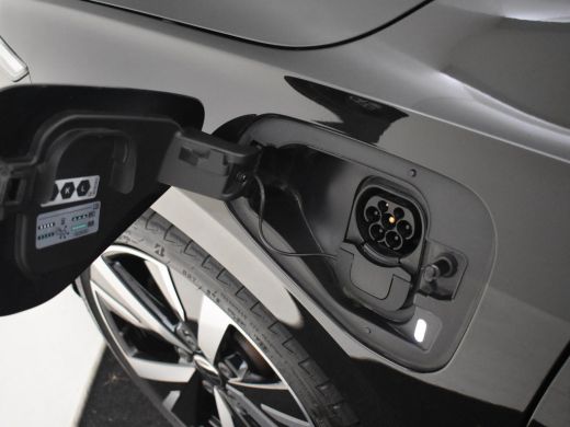 Volkswagen Golf 1.5 eHybrid Life Edition 204Pk DSG/AUTO | Glazen panorama-dak | Achteruitrijcamera | Cruise contr... ActivLease financial lease