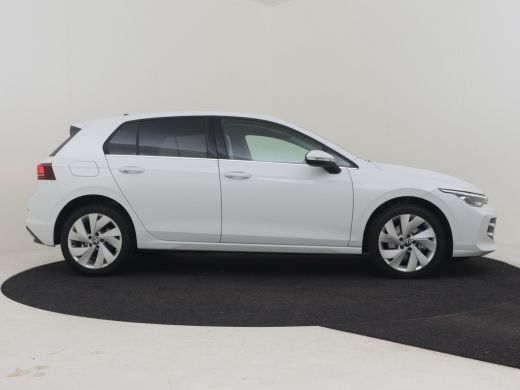 Volkswagen Golf 1.5 eHybrid Style Edition 204PK DSG/AUTO | Verlichte Gril l Elektr. Stoelen met geheugen l Camera... ActivLease financial lease
