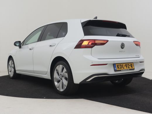 Volkswagen Golf 1.5 eHybrid Style Edition 204PK DSG/AUTO | Verlichte Gril l Elektr. Stoelen met geheugen l Camera... ActivLease financial lease
