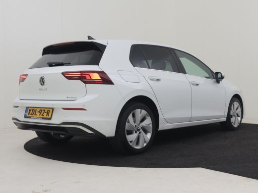 Volkswagen Golf 1.5 eHybrid Style Edition 204PK DSG/AUTO | Verlichte Gril l Elektr. Stoelen met geheugen l Camera... ActivLease financial lease