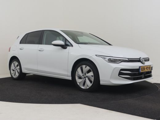 Volkswagen Golf 1.5 eHybrid Style Edition 204PK DSG/AUTO | Verlichte Gril l Elektr. Stoelen met geheugen l Camera... ActivLease financial lease