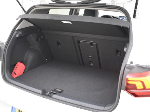 Volkswagen Golf 1.5 eHybrid Style Edition 204PK DSG/AUTO | Verlichte Gril l Elektr. Stoelen met geheugen l Camera... ActivLease financial lease