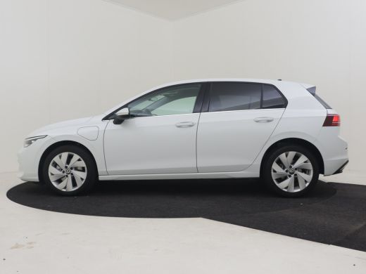 Volkswagen Golf 1.5 eHybrid Style Edition 204PK DSG/AUTO | Verlichte Gril l Elektr. Stoelen met geheugen l Camera... ActivLease financial lease