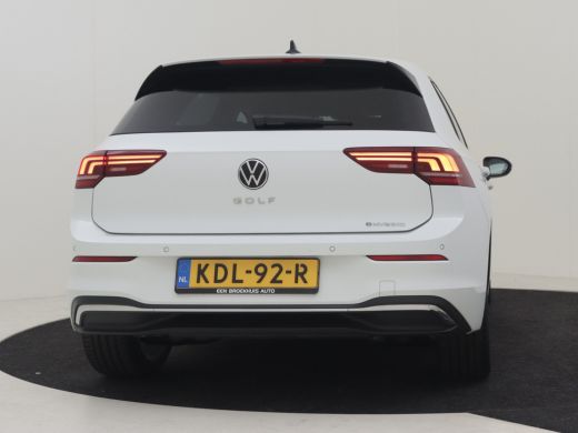 Volkswagen Golf 1.5 eHybrid Style Edition 204PK DSG/AUTO | Verlichte Gril l Elektr. Stoelen met geheugen l Camera... ActivLease financial lease