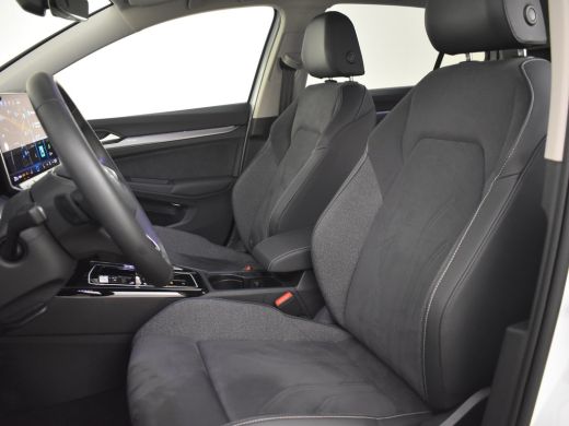 Volkswagen Golf 1.5 eHybrid Style Edition 204PK DSG/AUTO | Verlichte Gril l Elektr. Stoelen met geheugen l Camera... ActivLease financial lease