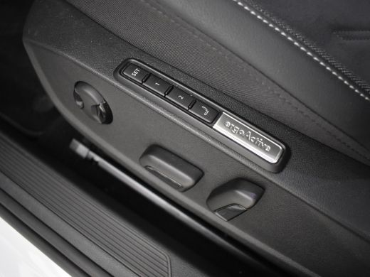 Volkswagen Golf 1.5 eHybrid Style Edition 204PK DSG/AUTO | Verlichte Gril l Elektr. Stoelen met geheugen l Camera... ActivLease financial lease