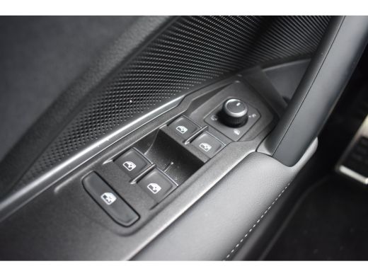 Volkswagen Tayron 1.5 eHybrid 204PK DSG-6 R-Line Edition | TREKHAAK | 20 INCH | BLACK STYLE | DESIGN + COMFORT + AS... ActivLease financial lease