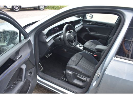 Volkswagen Tayron 1.5 eHybrid 204PK DSG-6 R-Line Edition | TREKHAAK | 20 INCH | BLACK STYLE | DESIGN + COMFORT + AS... ActivLease financial lease