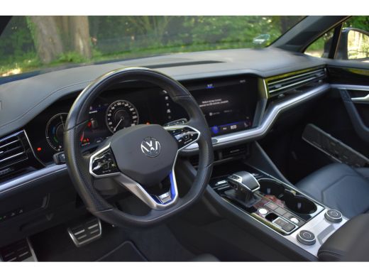 Volkswagen Touareg 3.0 TSI eHybrid 462PK 4MOTION R | TREKHAAK | PANORAMADAK | STOELVERW. | 360 CAMERA | NAVIGATIE | ... ActivLease financial lease