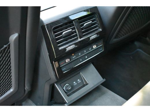 Volkswagen Touareg 3.0 TSI eHybrid 462PK 4MOTION R | TREKHAAK | PANORAMADAK | STOELVERW. | 360 CAMERA | NAVIGATIE | ... ActivLease financial lease