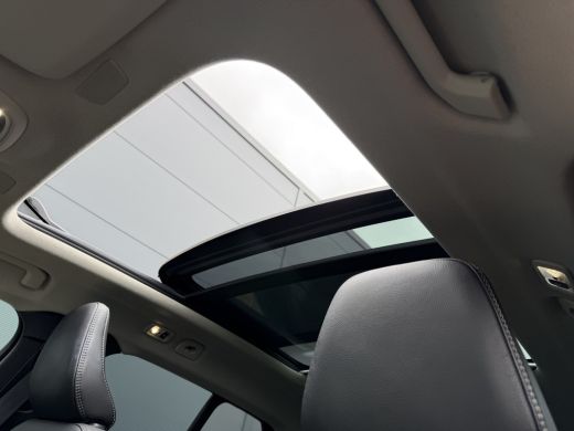 Volvo  XC40 1.5 T4 Plug-in hybrid Ultimate Dark (Elektrisch Schuifdak - Trekhaak - Harman/Kardon - Leder incl... ActivLease financial lease