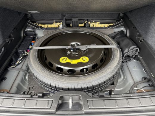 Volvo  XC40 1.5 T4 Plug-in hybrid Ultimate Dark (Elektrisch Schuifdak - Trekhaak - Harman/Kardon - Leder incl... ActivLease financial lease