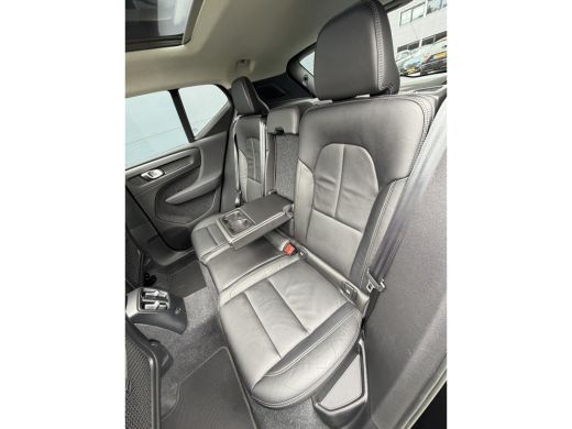 Volvo  XC40 1.5 T4 Plug-in hybrid Ultimate Dark (Elektrisch Schuifdak - Trekhaak - Harman/Kardon - Leder incl... ActivLease financial lease