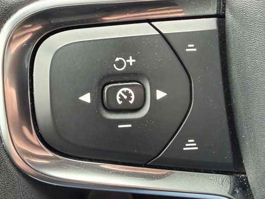 Volvo  XC40 1.5 T4 Plug-in hybrid Ultimate Dark (Elektrisch Schuifdak - Trekhaak - Harman/Kardon - Leder incl... ActivLease financial lease