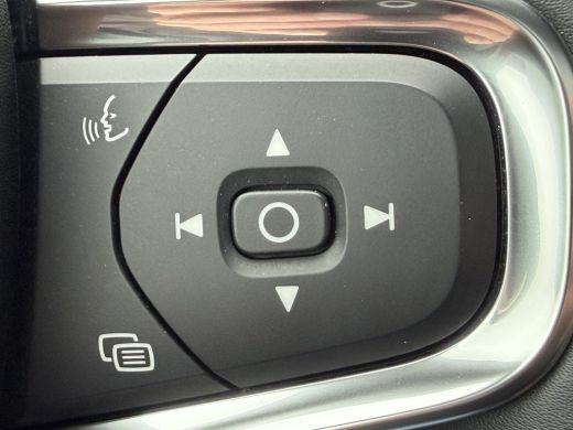 Volvo  XC40 1.5 T4 Plug-in hybrid Ultimate Dark (Elektrisch Schuifdak - Trekhaak - Harman/Kardon - Leder incl... ActivLease financial lease