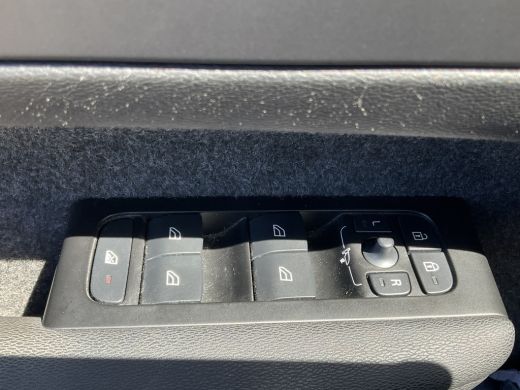 Volvo  XC40 1.5 T4 Recharge R-Design Pano Leer H/K Camera Stoel/Stuurverw Led Carplay BOMVOL! ActivLease financial lease