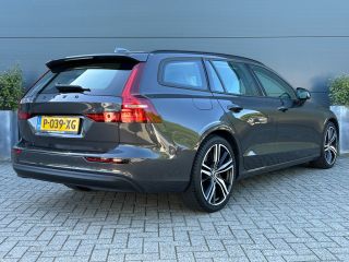 Volvo  V60 2.0 B3 Essential | Sport pakket | 19" R-Design velgen! | Cruise Control | Apple Carplay | DAB | D...